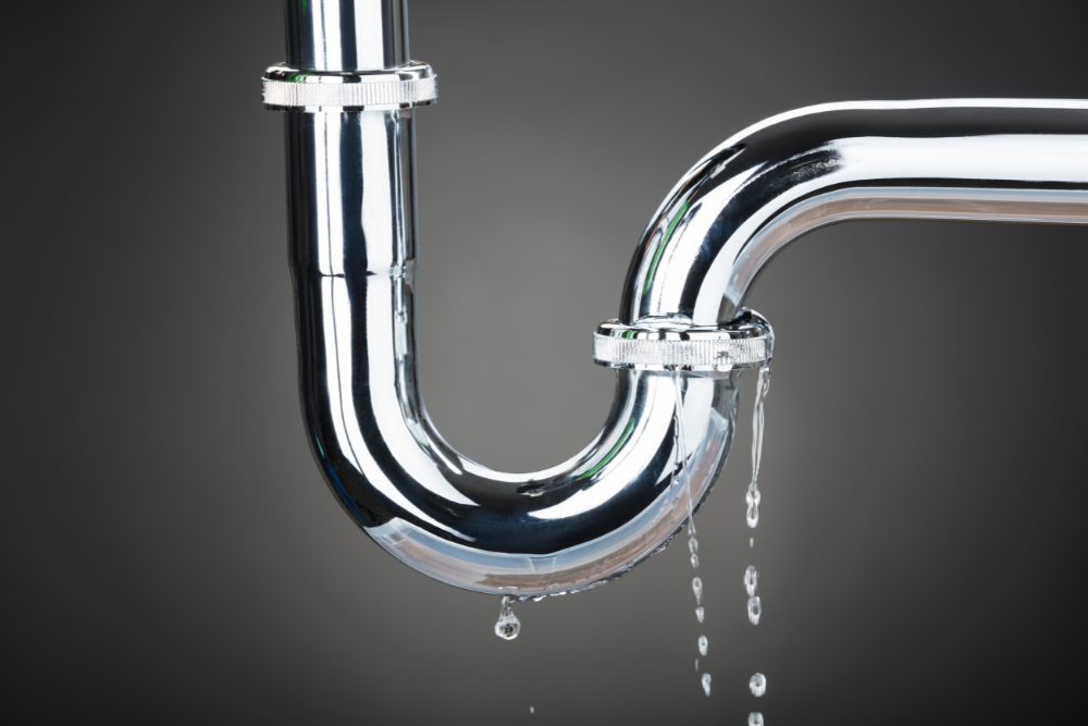 How to Handle a Plumbing Emergency While Waiting for Help